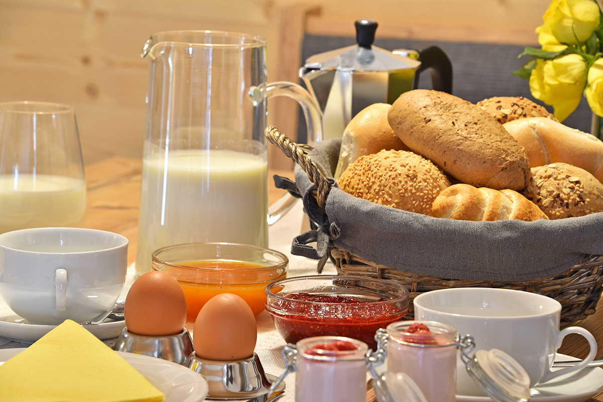 Three baskets full of delicacies - strong hans